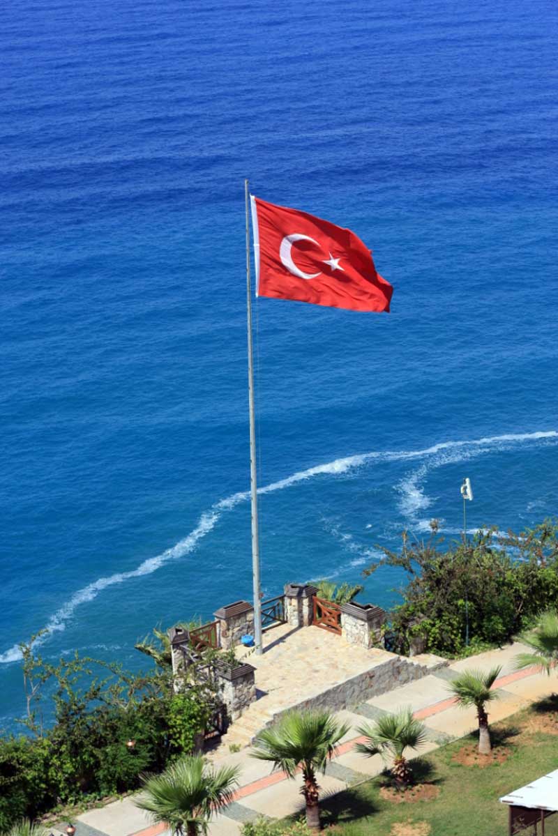 Вода в конце мая в турции. Турция в мае. Турция море. Море в Турции в мае. Турция на майские праздники.